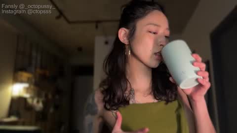 Snapshot of _octopussy_ chatting on 03.05.26 Mikayla online show from 03.05.26