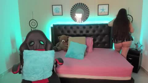 Olivia jones online show from 10.11.25