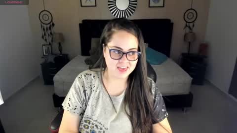 Snapshot of _oliviajoness chatting on 06.13.26 Olivia jones online show from 06.13.26