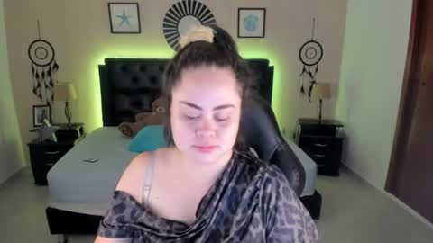 Snapshot of _oliviajoness chatting on 06.25.26 Olivia jones online show from 06.25.26