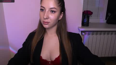 Snapshot of _oliviax_ chatting on 10.11.25 Olivia online show from 10.11.25