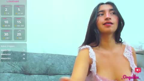 Snapshot of _orquidea_ chatting on 10.25.25 Orquidea  online show from 10.25.25