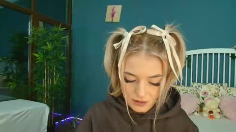 Alisa online show from 10.23.25