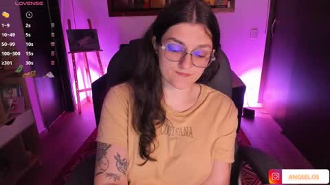 Snapshot of _peach__ chatting on 01.29.25 violeta ig online show from 01.29.25