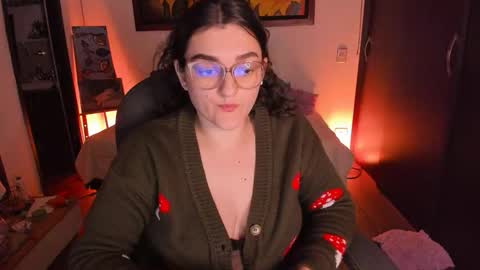 Snapshot of _peach__ chatting on 10.08.25 violeta ig online show from 10.08.25