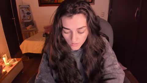 Snapshot of _peach__ chatting on 10.09.25 violeta ig online show from 10.09.25