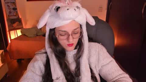 Snapshot of _peach__ chatting on 10.31.25 violeta ig online show from 10.31.25