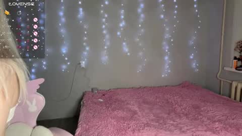 Snapshot of _pretty_ladies_ chatting on 02.05.26 Ellie and Nika online show from 02.05.26