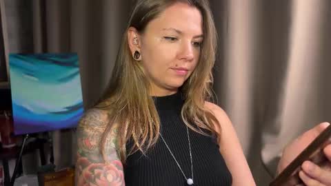 Snapshot of _private_person_ chatting on 10.23.25 HADLY today day-off see u online 0112 online show from 10.23.25