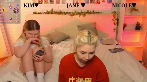Merlizz Eva Jane Mila Nicole  left to right  online show from 05.27.26
