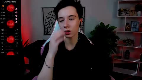 Snapshot of _rein_ramm chatting on 03.08.25 Rein online show from 03.08.25