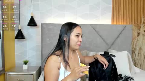 Snapshot of _sammy_fit chatting on 11.24.25 Antonella online show from 11.24.25