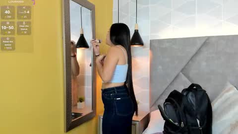 Snapshot of _sammy_fit chatting on 12.17.25 Antonella online show from 12.17.25