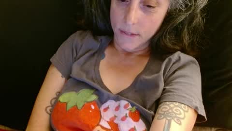 Snapshot of _sara_lynn_ chatting on 06.25.26 Sara Lynn online show from 06.25.26