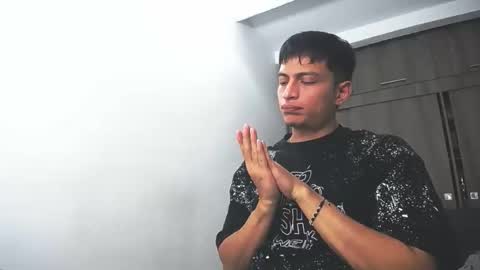 Juan Pablo-independent model online show from 02.15.26