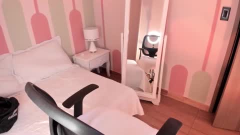 Snapshot of _sharloth chatting on 10.18.25 Sharlot online show from 10.18.25