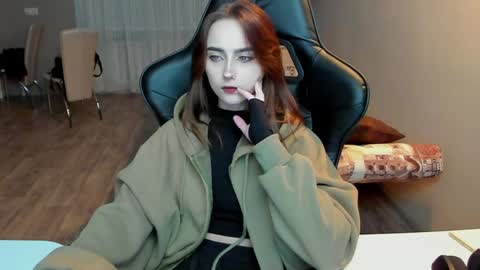 Snapshot of _silverdream chatting on 02.04.25 _silverdream online show from 02.04.25