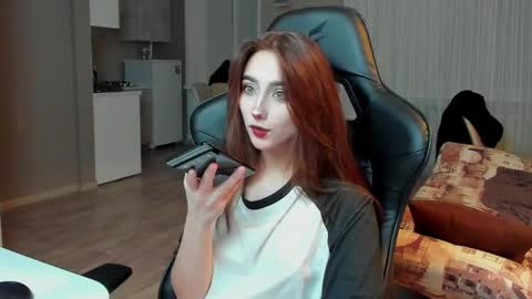 Snapshot of _silverdream chatting on 02.18.25 _silverdream online show from 02.18.25