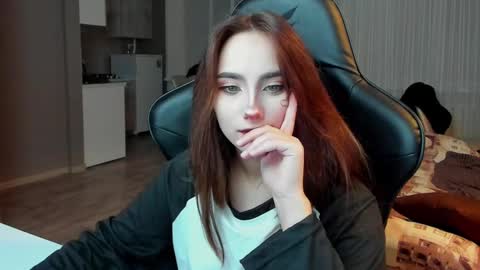 Snapshot of _silverdream chatting on 02.19.25 _silverdream online show from 02.19.25