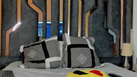 Snapshot of _silvia_vega_ chatting on 02.22.25 _silvia_vega_ online show from 02.22.25