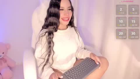 Snapshot of _sofiaa__ chatting on 09.25.25 online show from 09.25.25