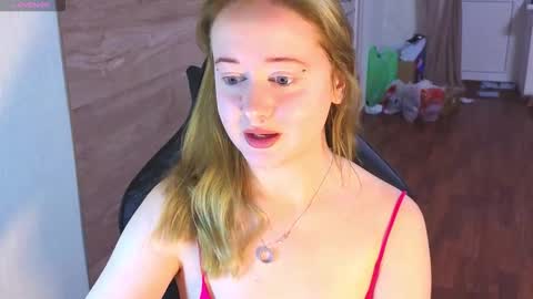 Snapshot of _sofiy_milashka chatting on 10.23.25 Sofiy online show from 10.23.25
