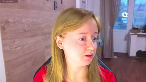 Snapshot of _sofiy_milashka chatting on 10.24.25 Sofiy online show from 10.24.25