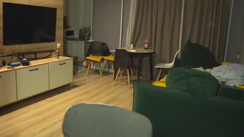OLIVERpvt is open online show from 12.25.24