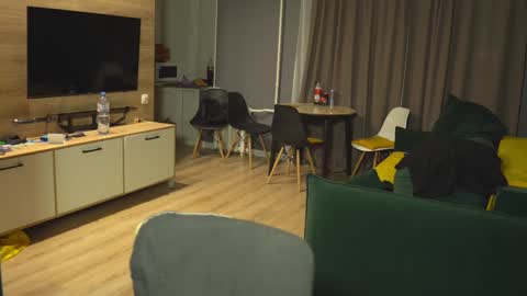 OLIVERpvt is open online show from 01.08.25