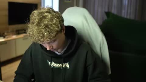 OLIVERpvt is open online show from 02.06.26