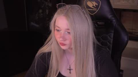 Snapshot of _that_witch_ chatting on 04.17.26 MIRA online show from 04.17.26