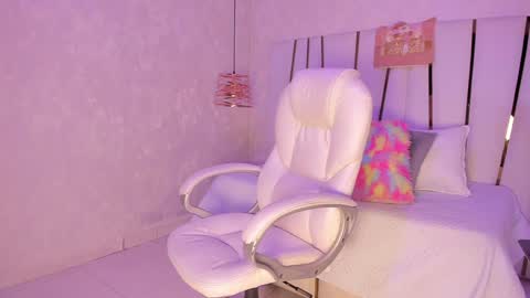 Snapshot of _tinyrousse_ chatting on 12.11.24 Rousse online show from 12.11.24