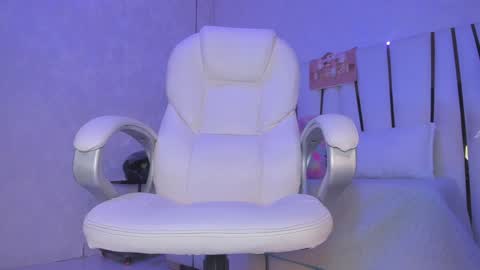 Snapshot of _tinyrousse_ chatting on 12.12.24 Rousse online show from 12.12.24