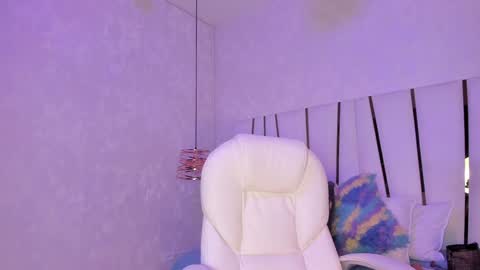 Snapshot of _tinyrousse_ chatting on 01.12.25 Rousse online show from 01.12.25