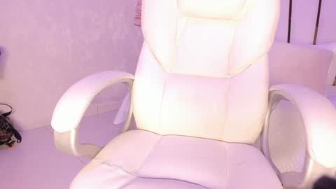 Snapshot of _tinyrousse_ chatting on 01.19.25 Rousse online show from 01.19.25