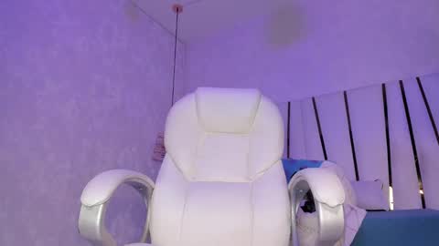 Snapshot of _tinyrousse_ chatting on 02.02.25 Rousse online show from 02.02.25