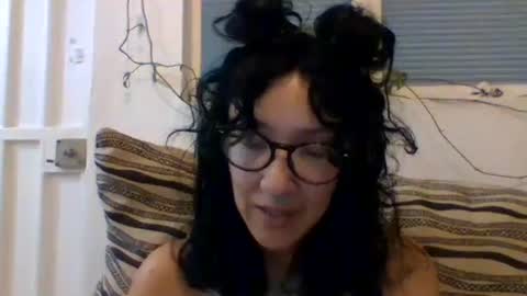 Snapshot of _tutti_frutti_ chatting on 02.02.25 _tutti_frutti_ online show from 02.02.25