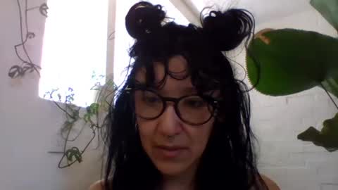 Snapshot of _tutti_frutti_ chatting on 02.04.25 _tutti_frutti_ online show from 02.04.25