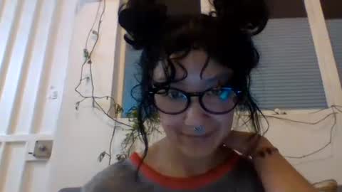 Snapshot of _tutti_frutti_ chatting on 02.14.25 _tutti_frutti_ online show from 02.14.25