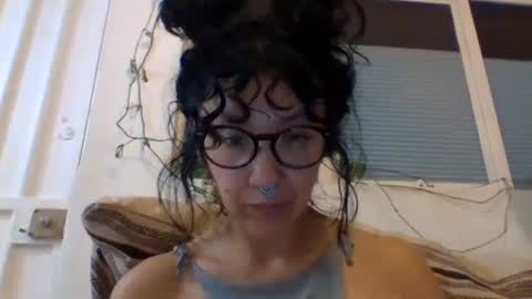 Snapshot of _tutti_frutti_ chatting on 02.28.25 _tutti_frutti_ online show from 02.28.25