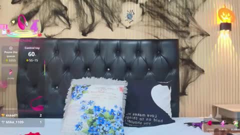 Snapshot of _veronica_tits chatting on 10.31.25 Veronica  online show from 10.31.25