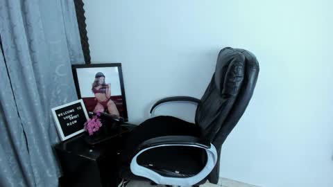 Vicky online show from 12.04.25