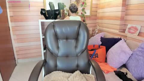 Snapshot of _victoria_collins chatting on 02.12.26 Sol online show from 02.12.26