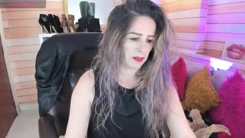 Snapshot of _victoria_collins chatting on 03.01.26 Sol online show from 03.01.26