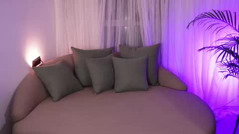 Snapshot of _victoria_florez chatting on 09.27.25 VICTORIA online show from 09.27.25