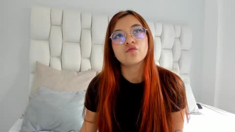 Snapshot of _vix555_ chatting on 01.02.25 Vix online show from 01.02.25