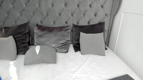 Snapshot of _vix555_ chatting on 01.03.25 Vix online show from 01.03.25