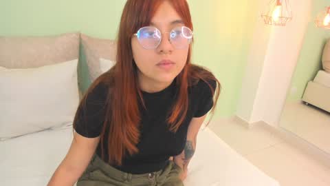 Snapshot of _vix555_ chatting on 02.04.25 Vix online show from 02.04.25