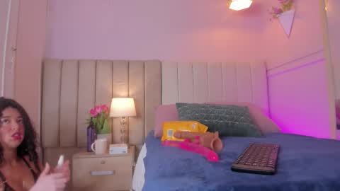 Snapshot of _wendy_x chatting on 09.19.25 _wendy_x online show from 09.19.25