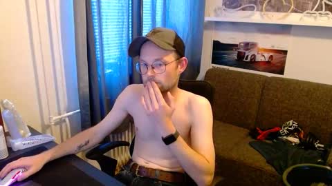 Snapshot of _whoisthatguy_ chatting on 06.10.26 _whoisthatguy_ online show from 06.10.26